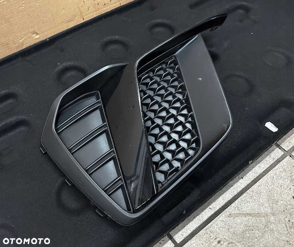 AUDI A1 S-LINE KRATKA LEWA 82A807681D 82A807717 - 2