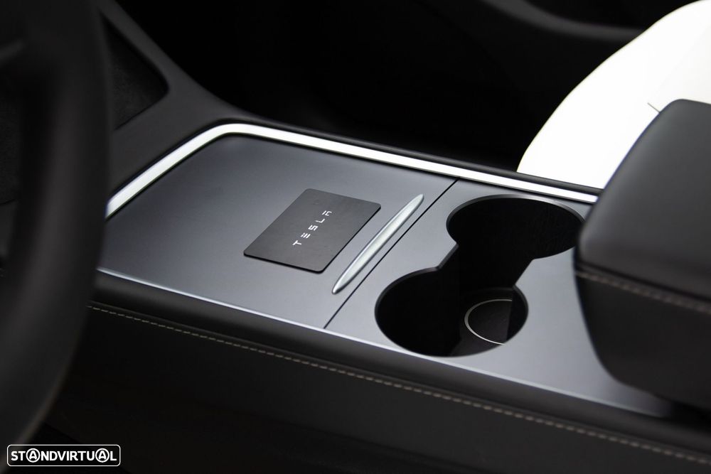 Tesla Model Y Long Range Dual Motor AWD - 28