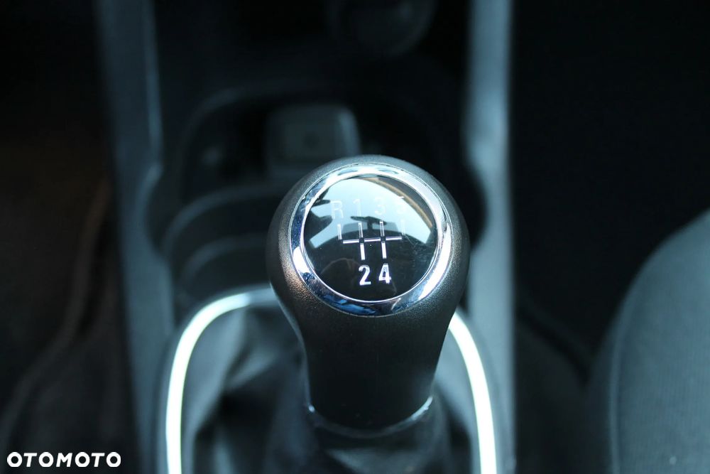 Opel Corsa 1.4 16V Active - 28