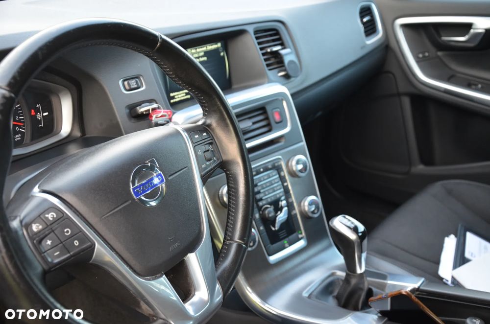 Volvo V60 D2 Drive-E Momentum - 16