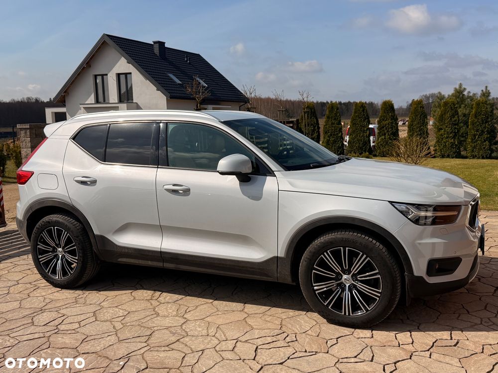 Volvo XC 40 D4 AWD Geartronic Momentum Pro - 1