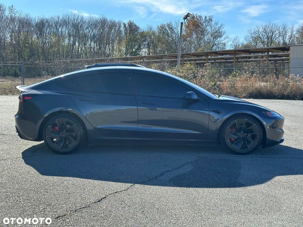 Tesla Model 3 - 4