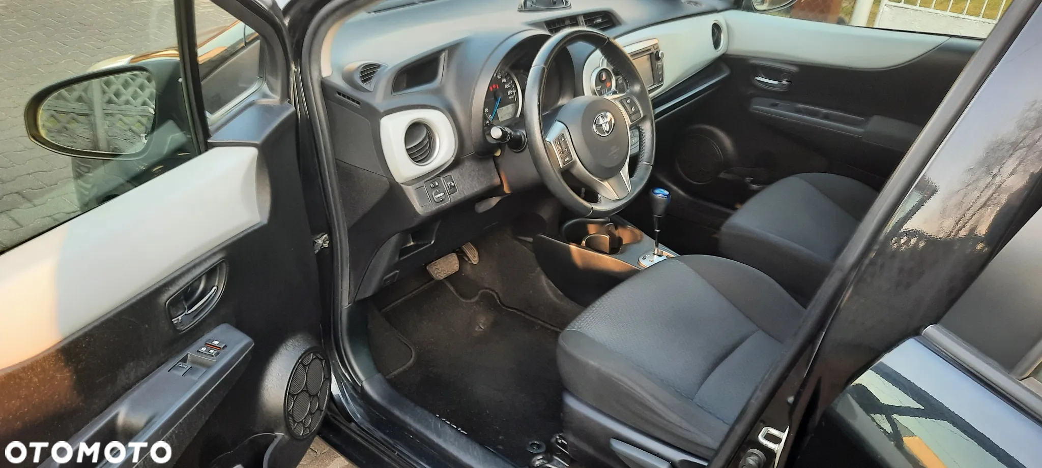 Toyota Yaris Hybrid 100 Dynamic - 14