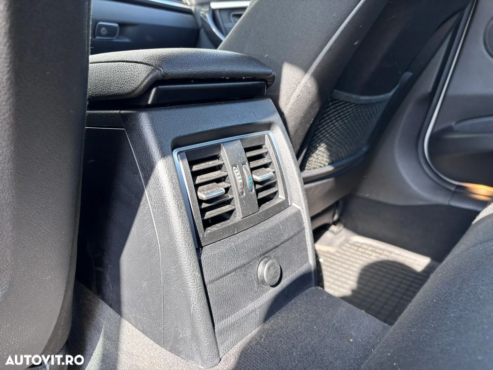 BMW Seria 3 330i xDrive Aut. Sport Line - 26
