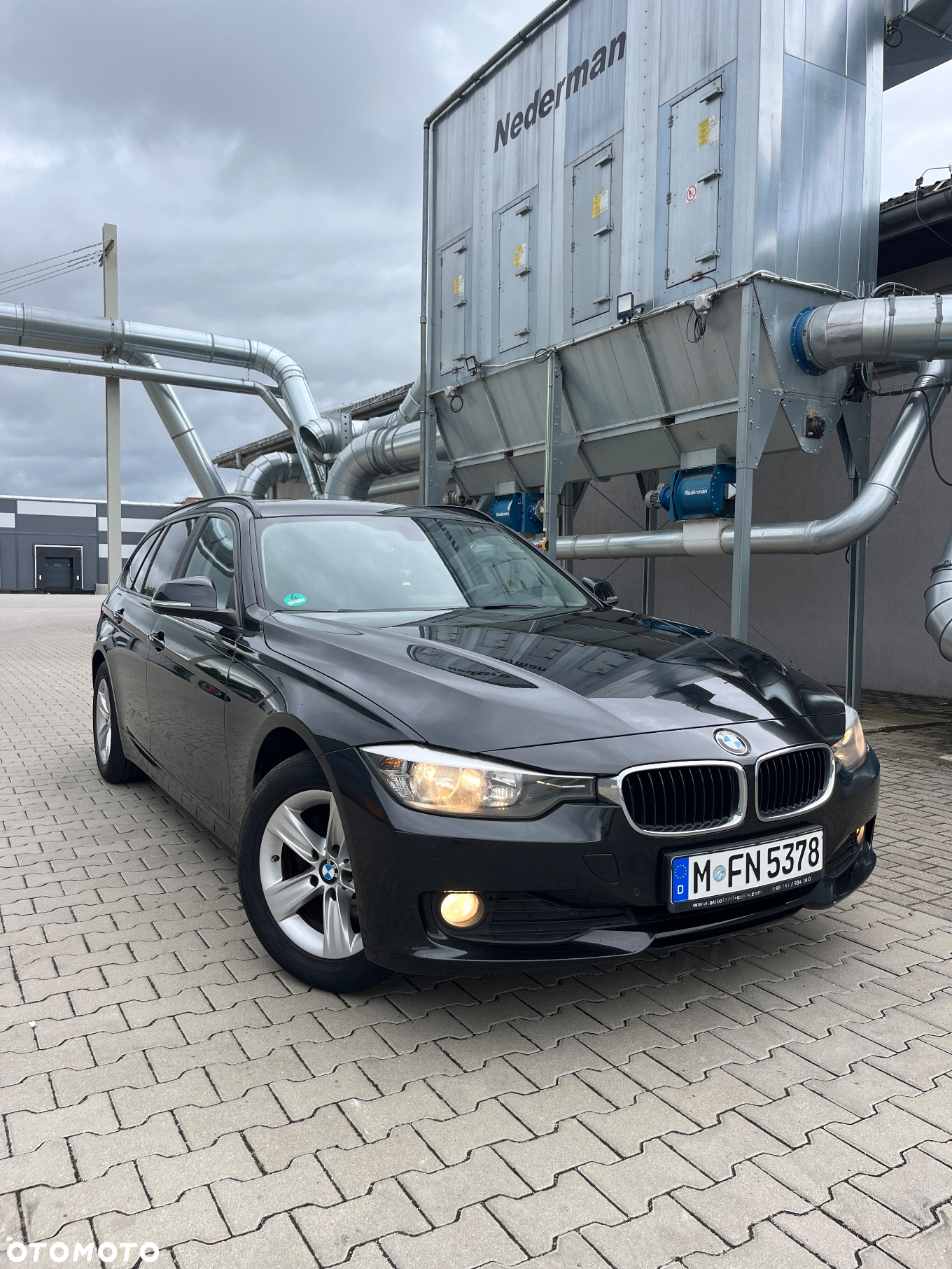 BMW Seria 3 318d Touring - 3
