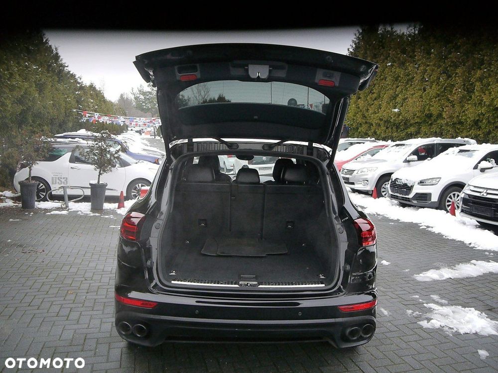 Porsche Cayenne - 12