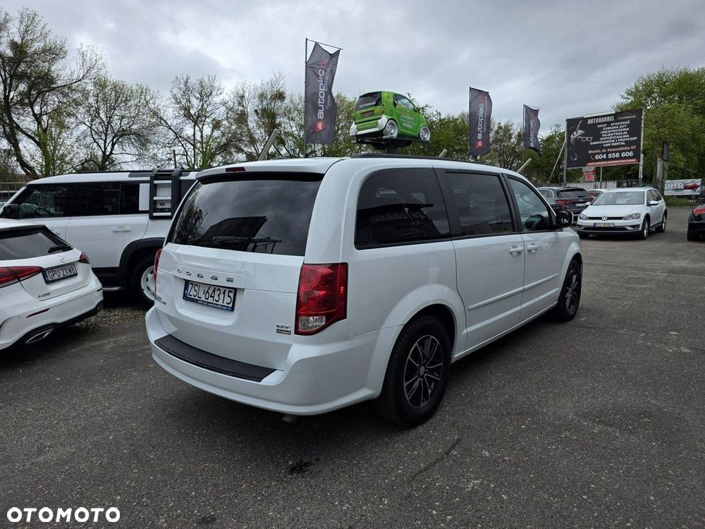 Dodge Grand Caravan - 5