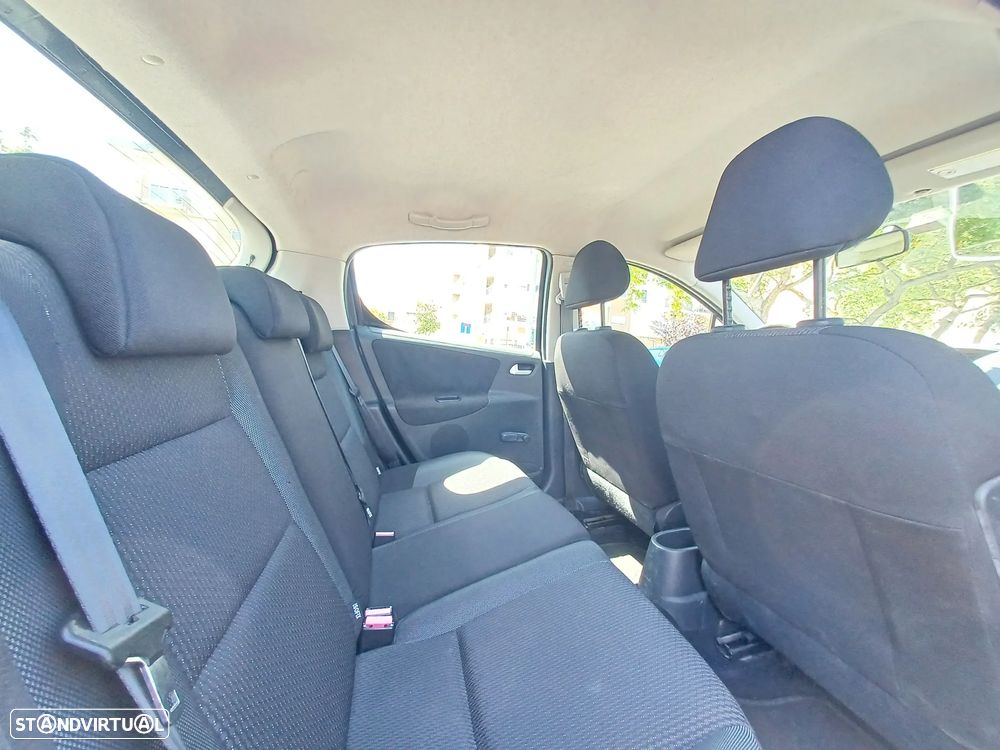 Peugeot 207 1.4 16V Trendy - 10