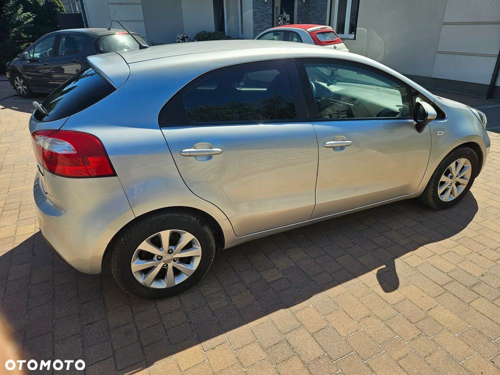 Kia Rio 1.1 CRDI Dream Team Edition - 8