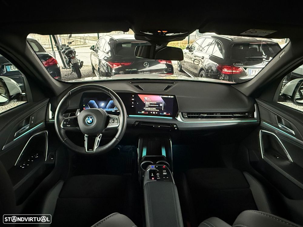 BMW iX1 eDrive20 Pack Desportivo M - 40