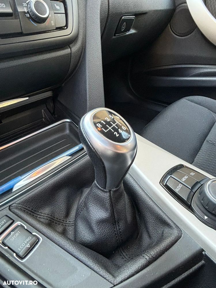 BMW Seria 3 320i - 12