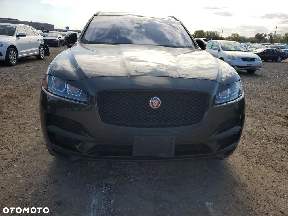 Jaguar F-Pace - 5