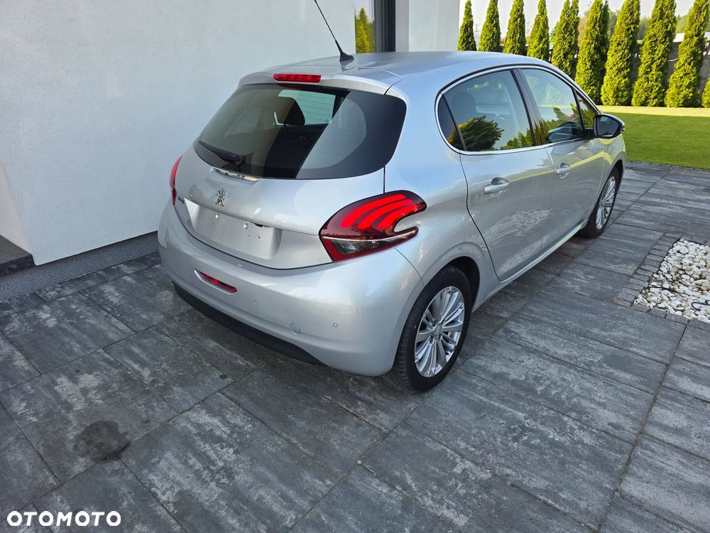 Peugeot 208 PureTech 110 Stop & Start EAT6 Allure - 4