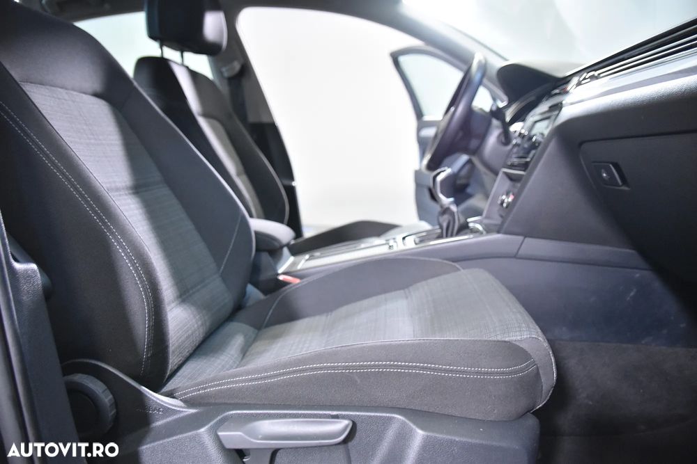 Volkswagen Passat - 12