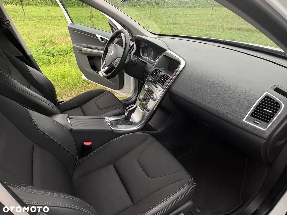 Volvo XC 60 D4 AWD Momentum - 8
