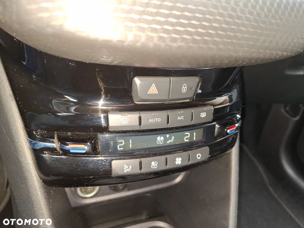Peugeot 208 Blue-HDi 100 Stop&Start Allure - 28