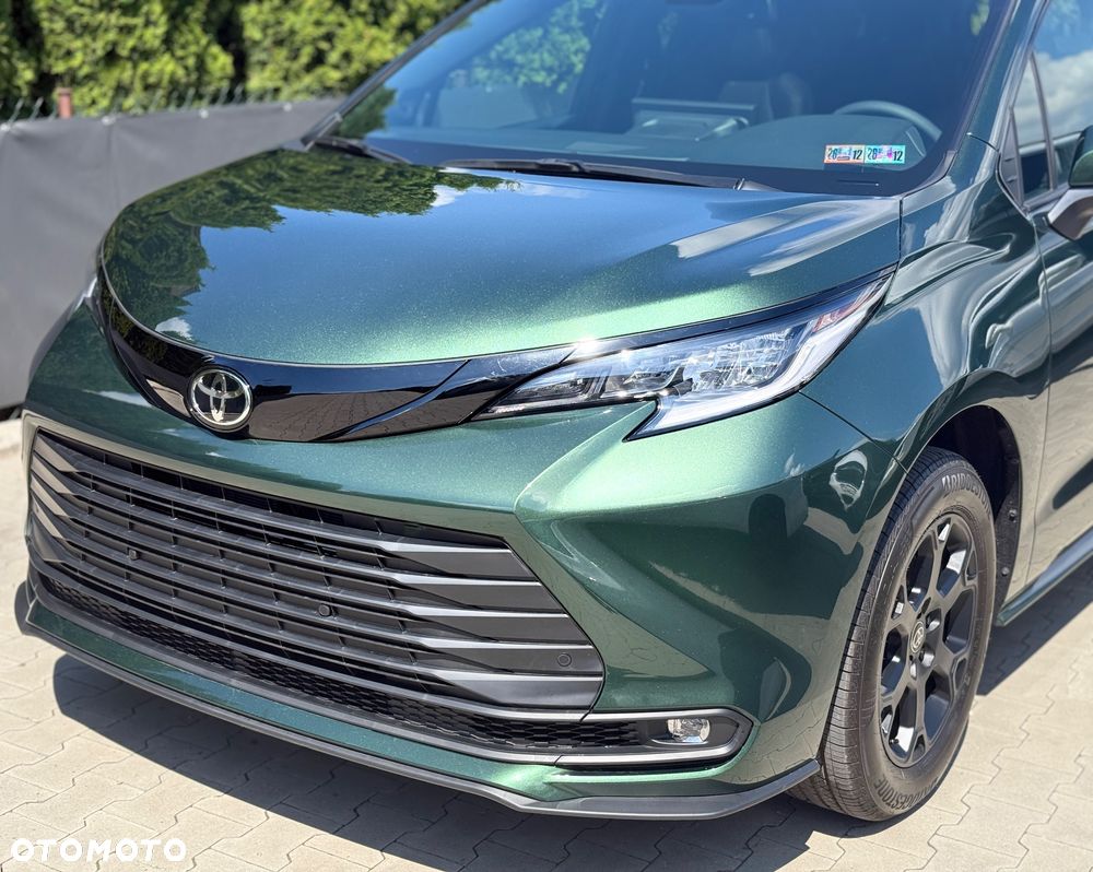 Toyota Sienna - 2