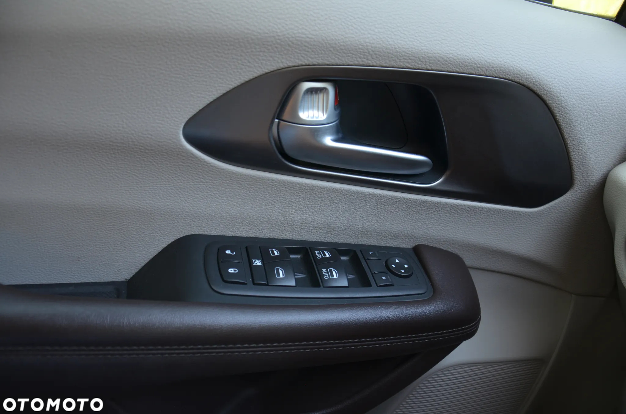 Chrysler Pacifica - 27