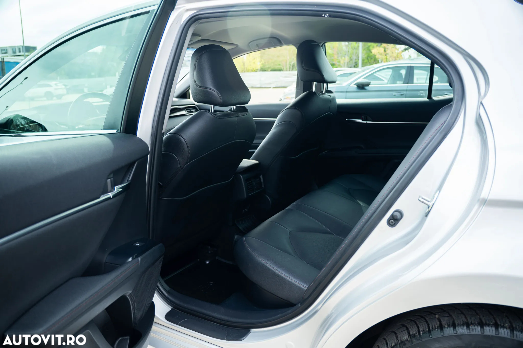 Toyota Camry 2.5 Hybrid Business - 14