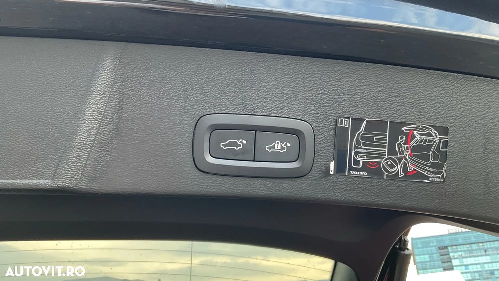 VOLVO XC40 2022 — imagine 22