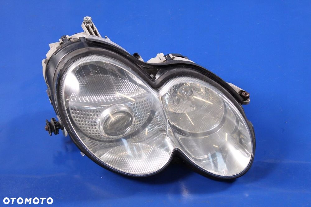 XENON REFLEKTOR PRAWY MERCEDES SL R230 03r UK - 1