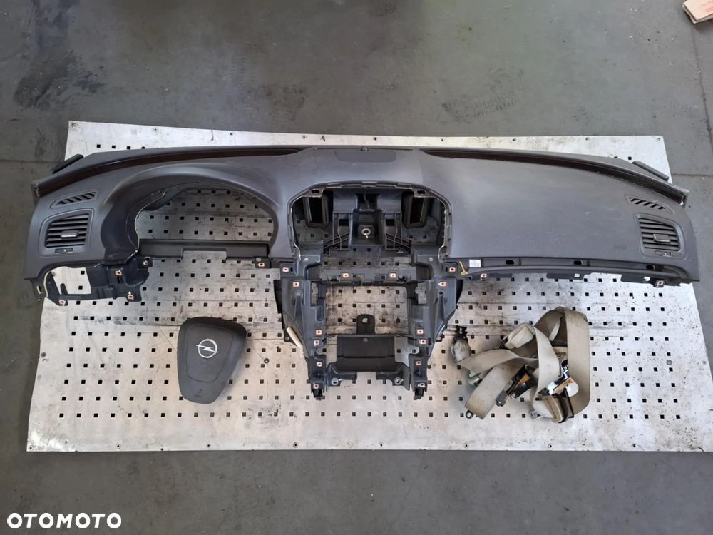 DESKA ROZDZIELCZA KONSOLA KOKPIT AIRBAG PASY KIEROWCY PASAŻERA OPEL INSIGNIA A BRĄZ BRĄZOWA