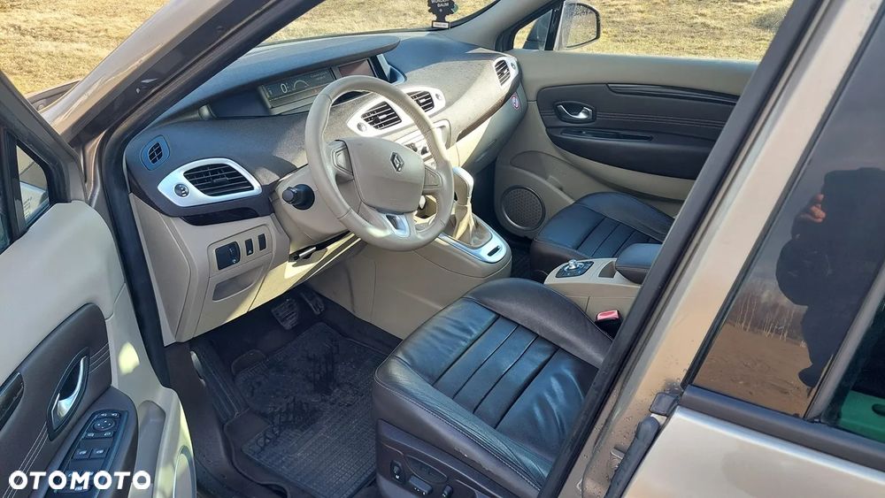 Renault Grand Scenic - 8