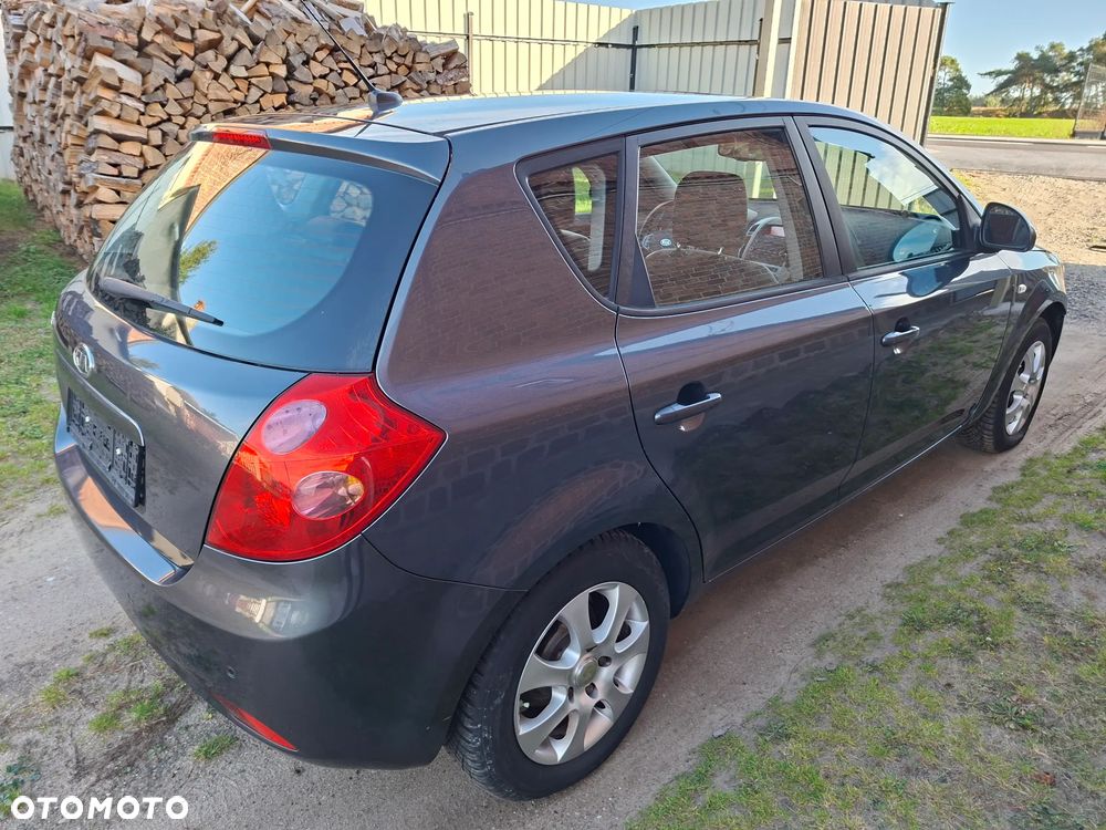 Kia Ceed - 6