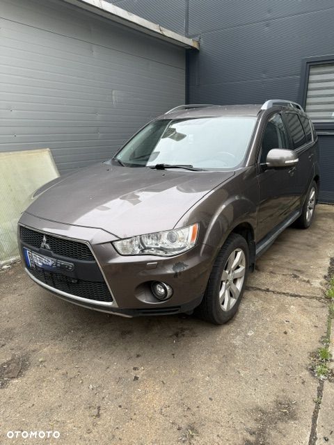Mitsubishi Outlander - 1