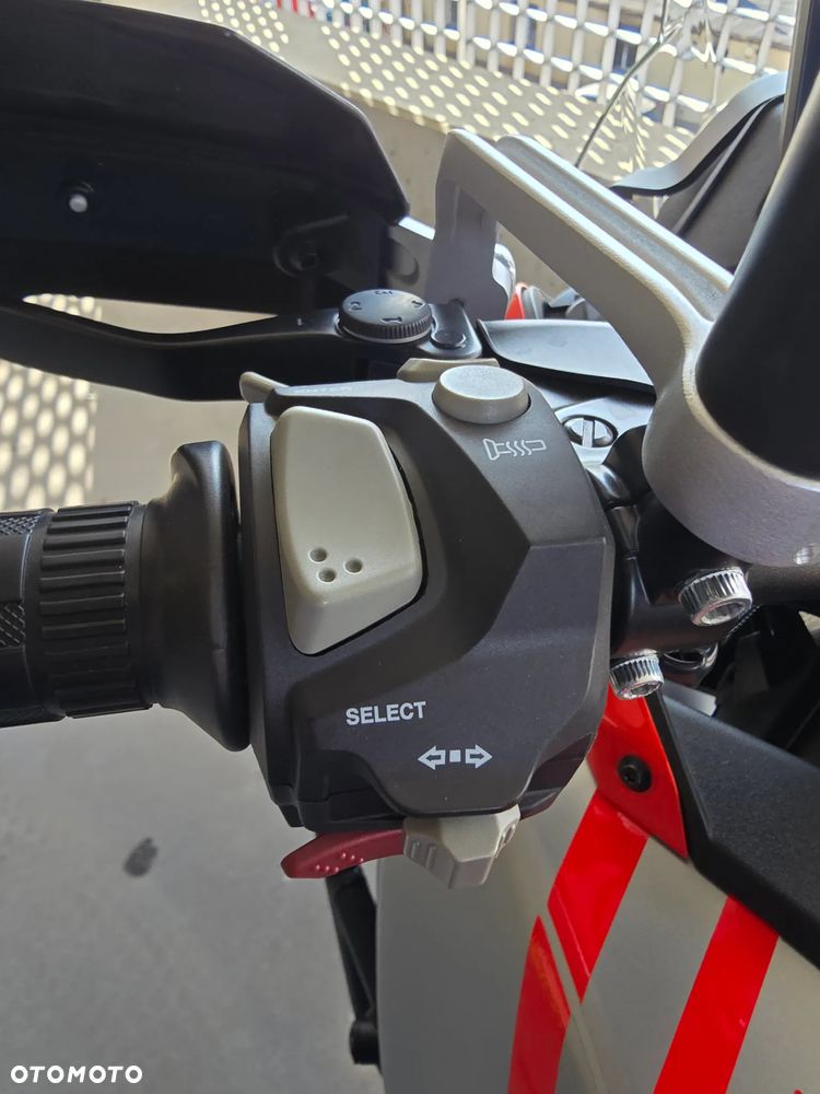 QJMOTOR SRT 600SX - 18