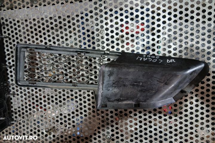 Grila bara fata dreapta 8200301496 8200301496 Dacia Logan 1 [facelift - 3