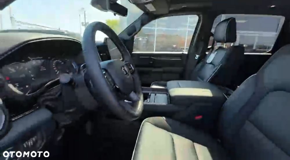 Dodge RAM - 8