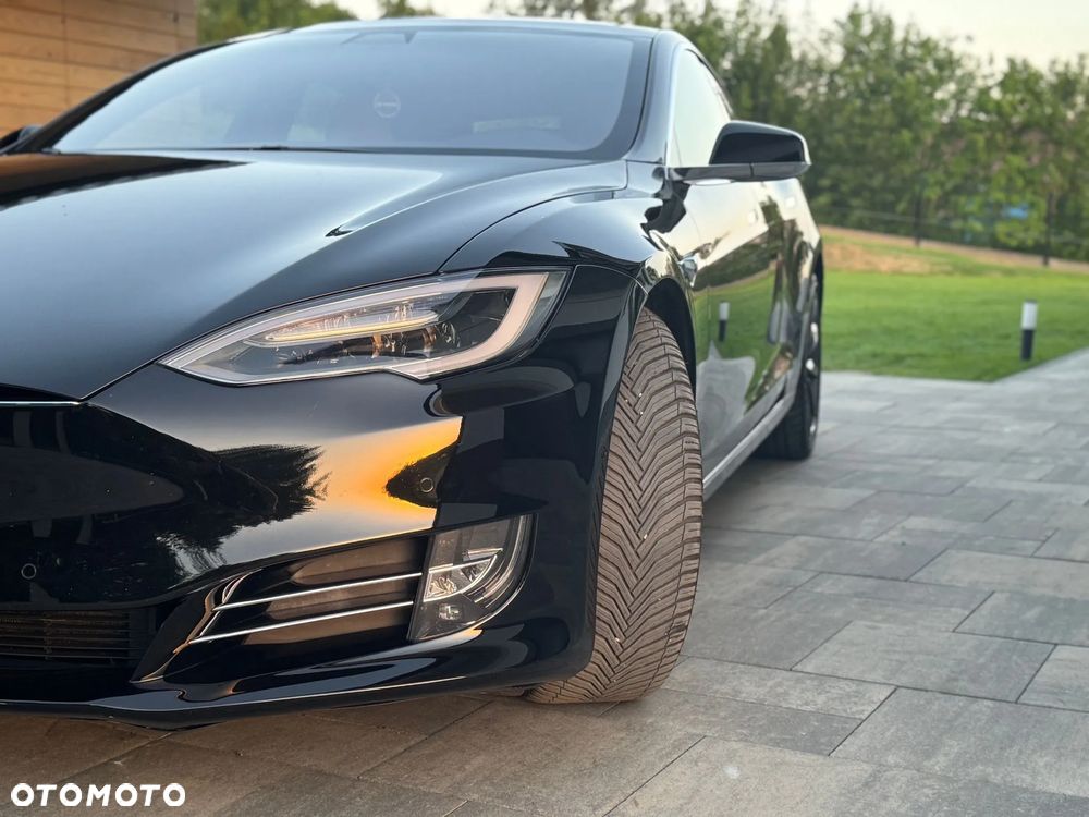 Tesla Model S - 11