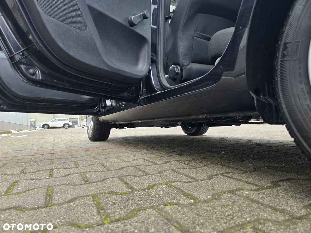 Skoda Fabia 1.2 HTP FAMILY - 12