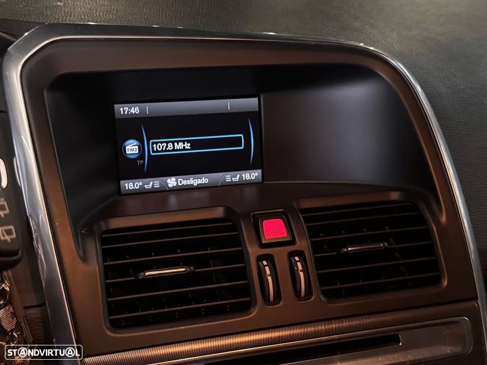 Volvo XC 60 2.0 D4 R-Design Start/Stop - 27