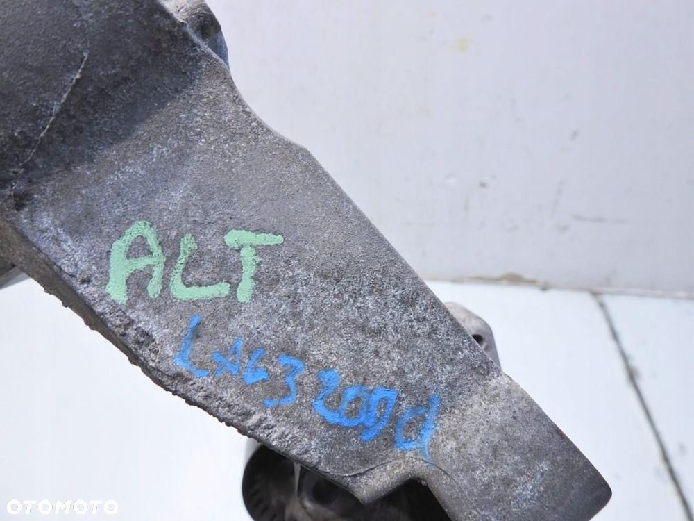 ŁAPA PODSTAWA ALTERNATORA RENAULT LAGUNA III 2.0 DCI 8200527320 - 2