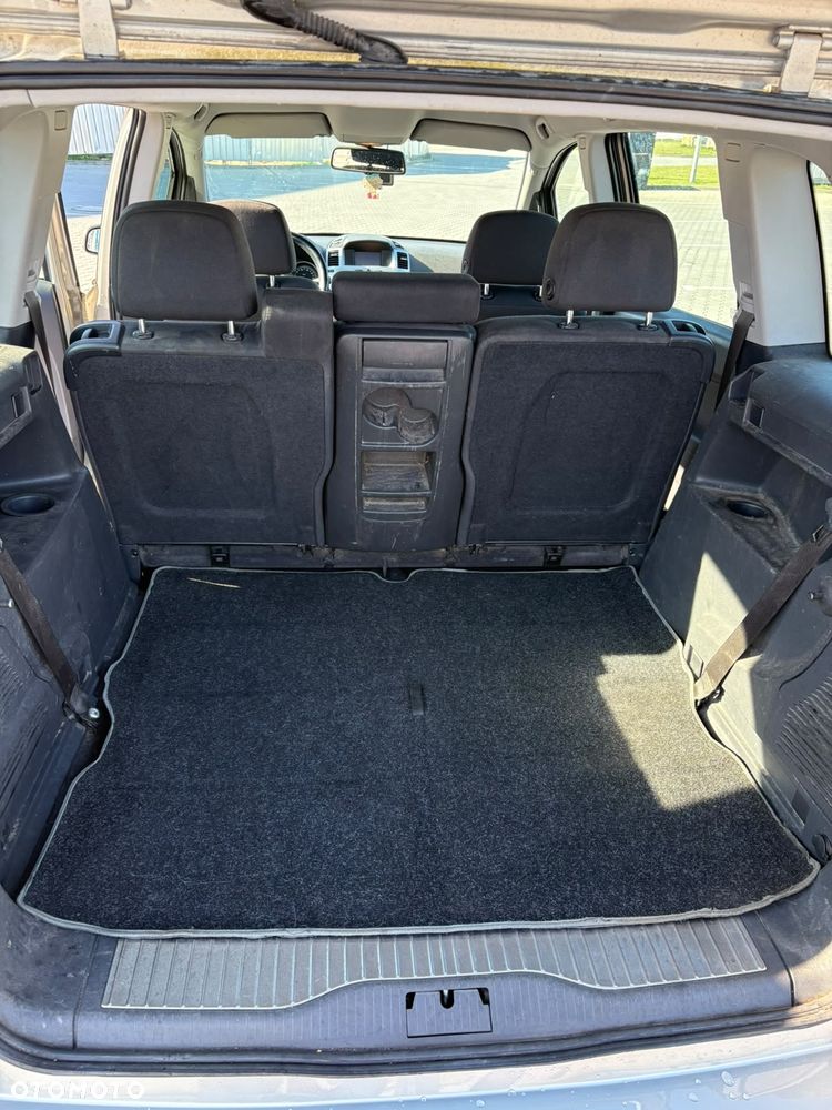 Opel Zafira - 11