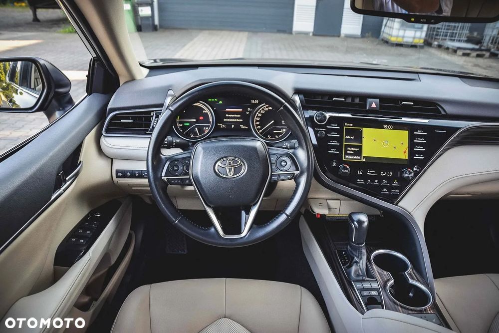 Toyota Camry 2.5 Hybrid Executive CVT - 26