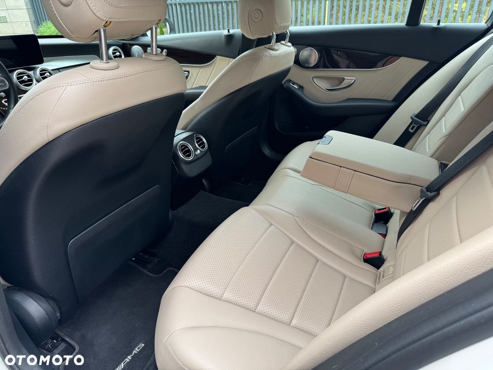Mercedes-Benz Klasa C 300 4Matic 9G-TRONIC AMG Line - 11