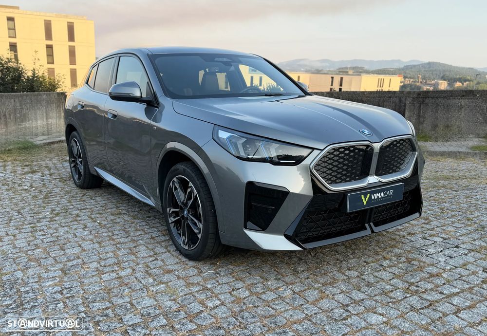 BMW iX2 eDrive20 Pack Desportivo M - 15