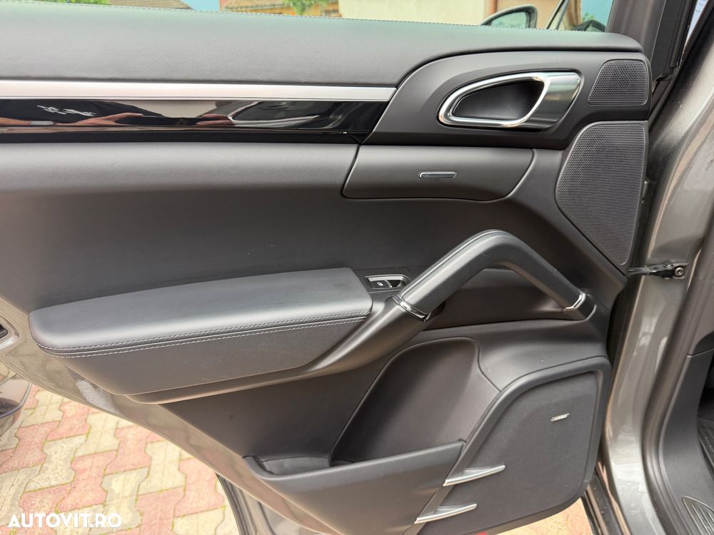Porsche Cayenne Platinum Edition - 24