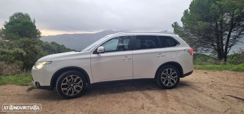 Mitsubishi Outlander 2.2 DI-D Instyle Navi AT 4WD - 2