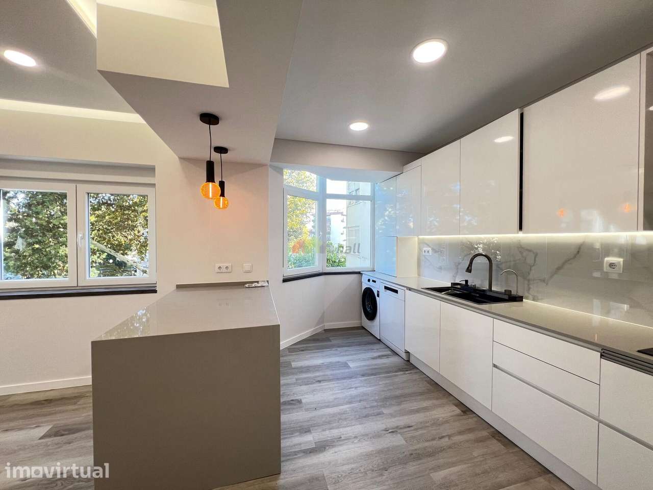 Apartamento T2 Totalmente remodelado a 200 metros da Fertagus - Grande imagem: 4/25