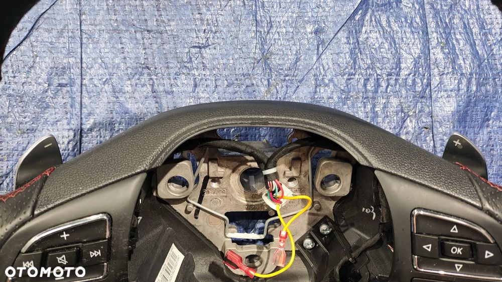 KIEROWNICA MULTIFUNKCYJNA ŁOPATKI SUPER SPORT SKÓRA CZERWONA NIĆ 10572605 ORYGINAŁ BARDZO ŁADNA MG HS - 8