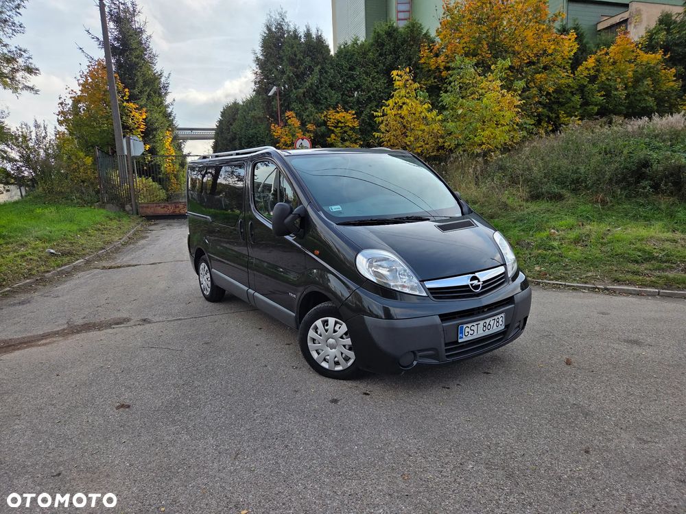 Opel Vivaro 2011 photo 2