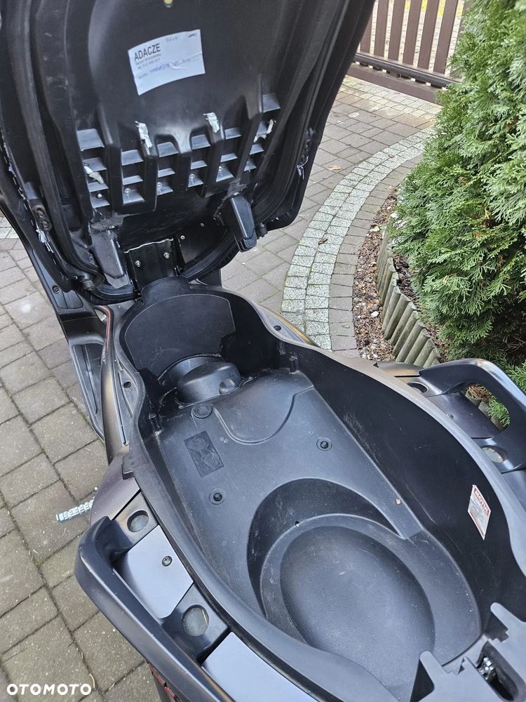 Yamaha X-max - 16