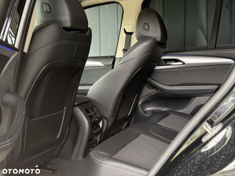 BMW X3 xDrive20i Advantage - 16