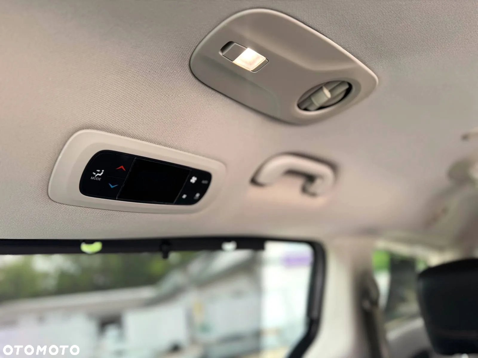 Chrysler Pacifica - 16