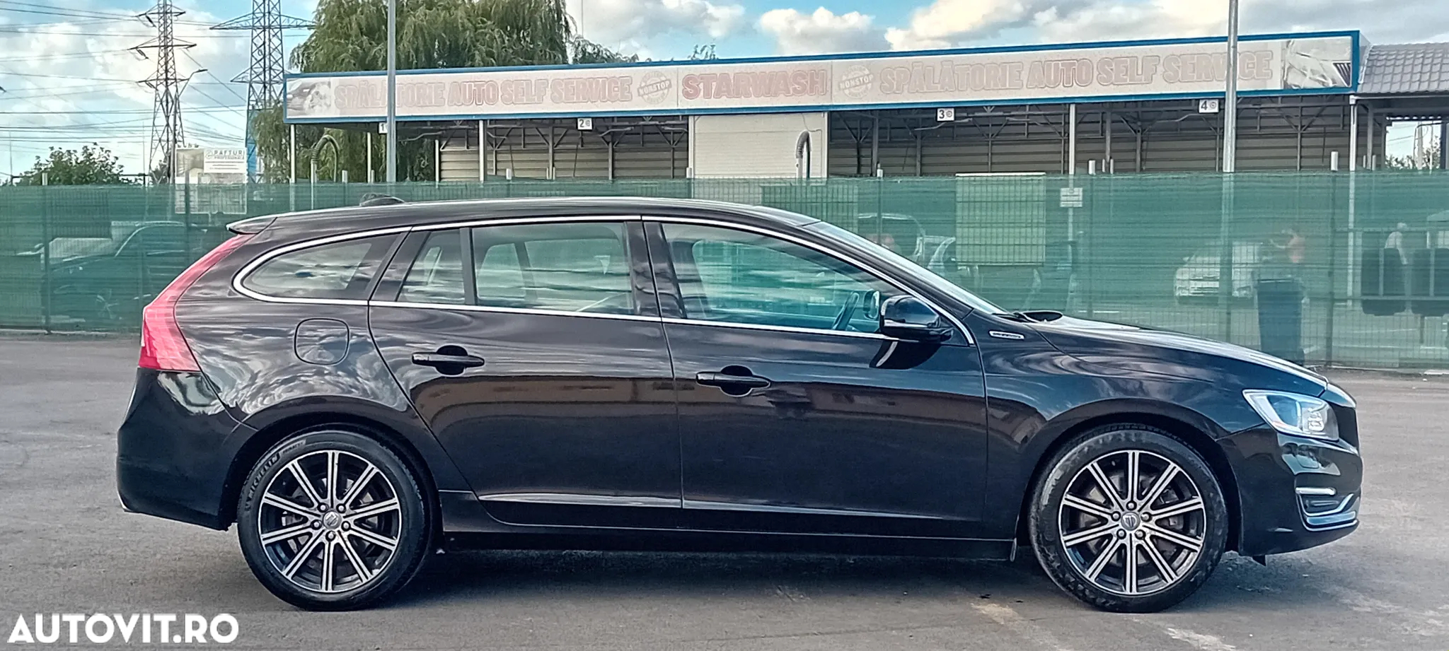 Volvo V60 D6 Plug-In-Hybrid AWD Geartronic Summum - 27