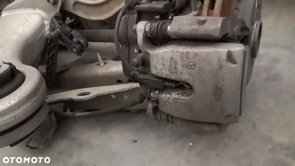 ZAWIESZENIE TYŁ MERCEDES W222 NAWIERCANE TARCZE DYFER - 18